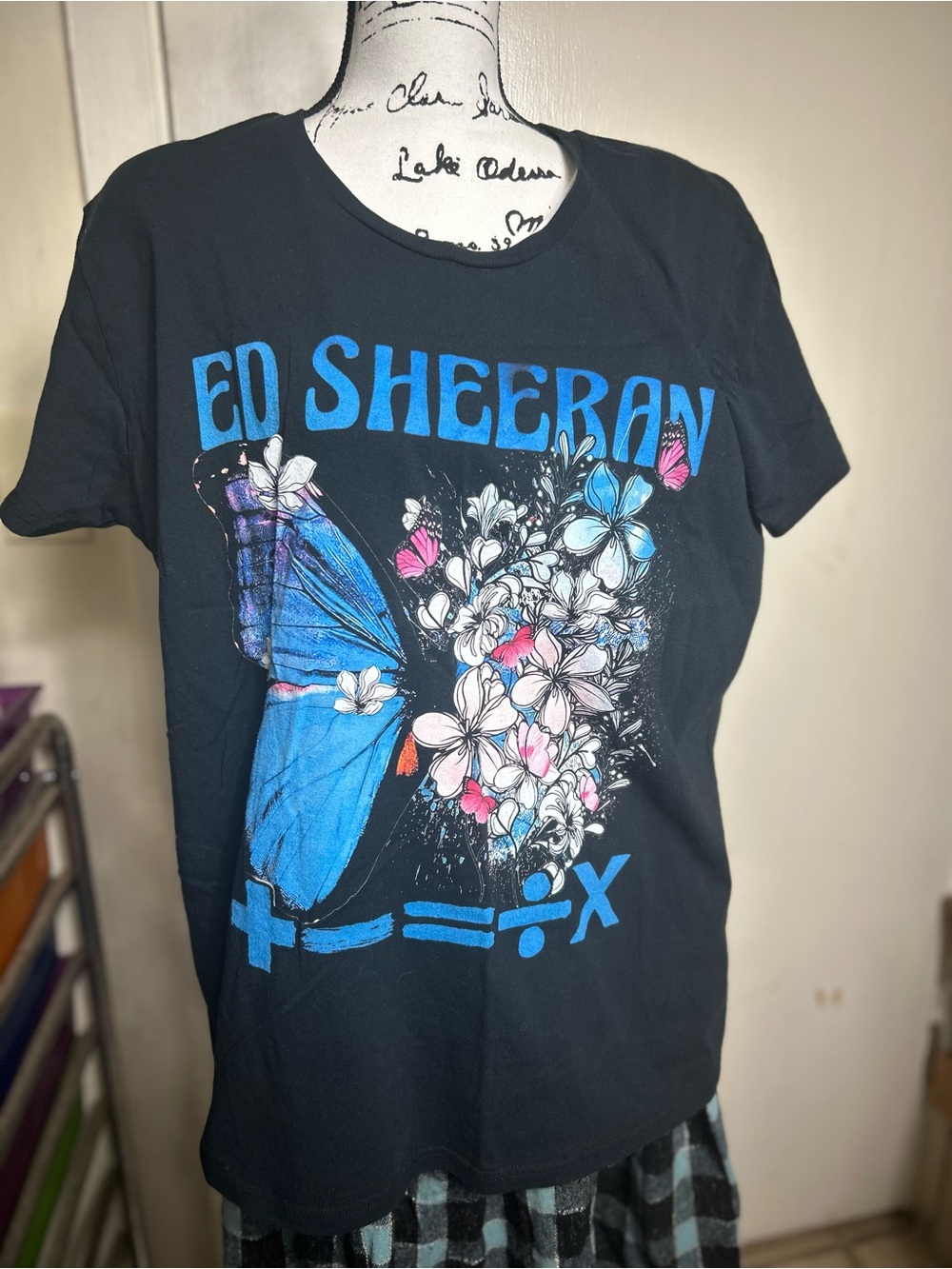 Ed Sheeran Black Graphic Tee w Blue Butterfly & Floral Print & Concert dates XXL